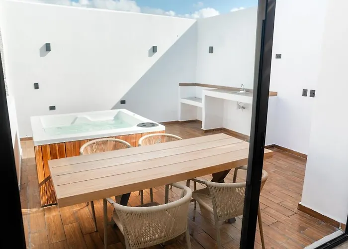 Ph 3br Jacuzzi Club Pass *